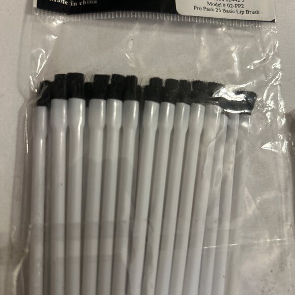 Lot Of Make-up Consultant Beauty Sample Brushes For lip & eye brushe Disposable - Picture 5 of 10